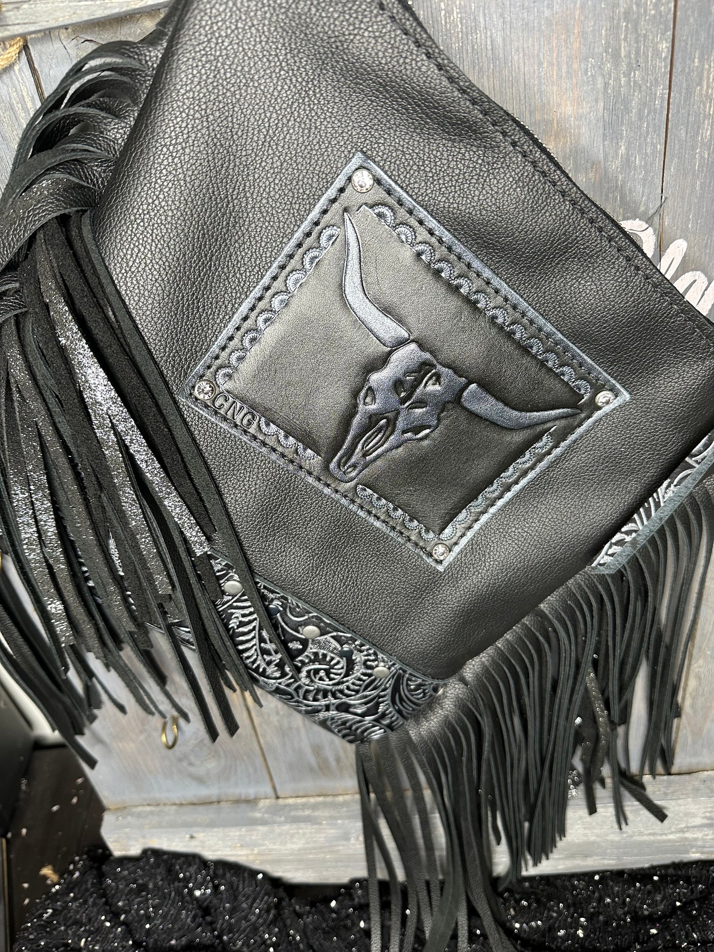 Cow skull patch black/silver crossbody