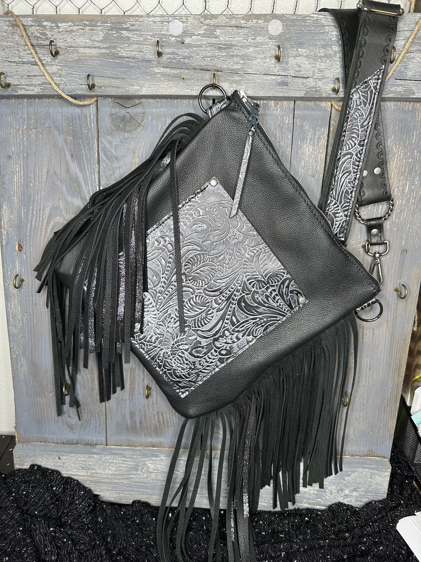 Cow skull patch black/silver crossbody