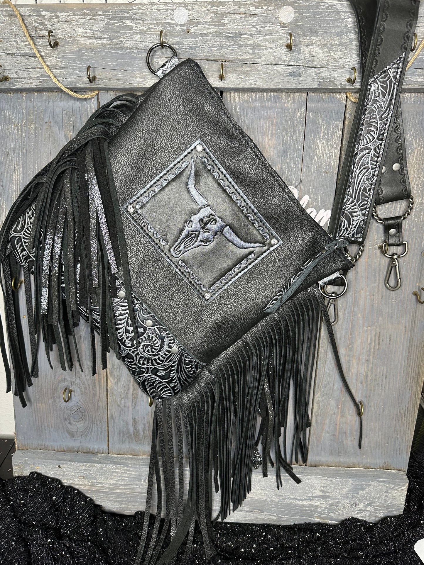 Cow skull patch black/silver crossbody